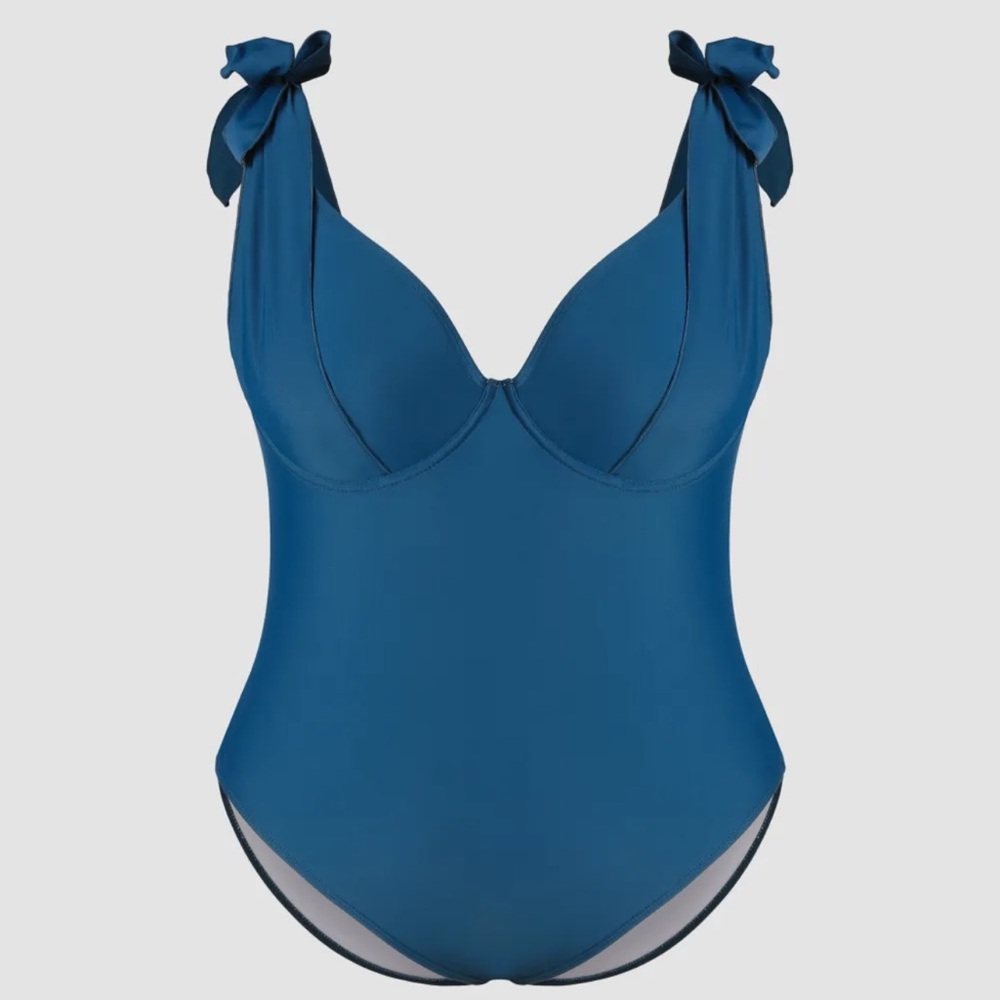 Plus underwire one piece swimsuit